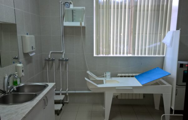 Дозатор Модель№2 + Кушетка для отпуска гинекологических процедур