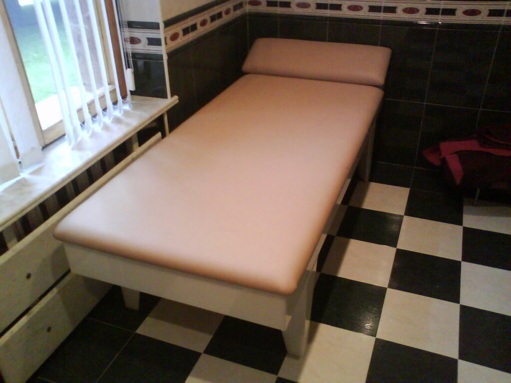 Кушетка мягкая для отпуска грязевых аппликаций