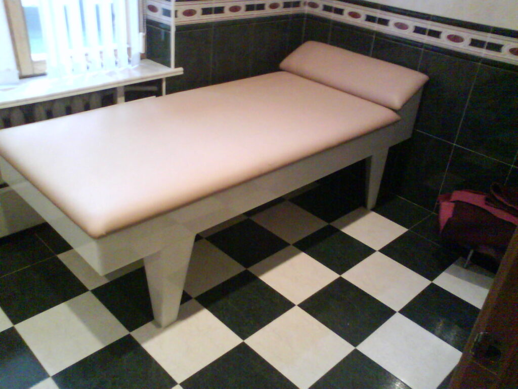 Кушетка мягкая для отпуска грязевых аппликаций