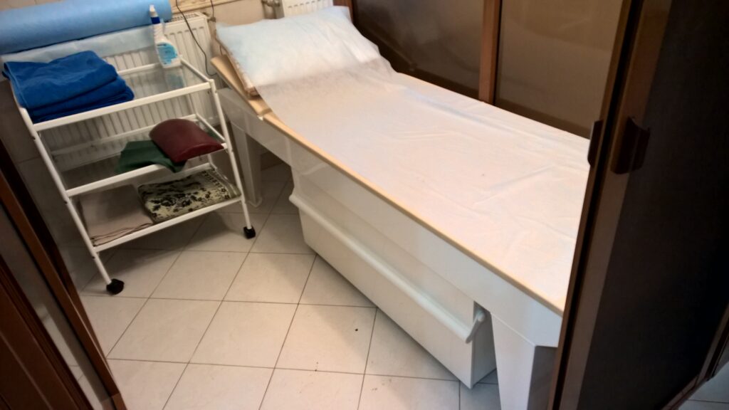 Кушетка мягкая для отпуска грязевых аппликаций