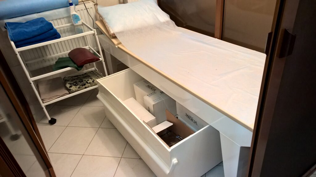 Кушетка мягкая для отпуска грязевых аппликаций