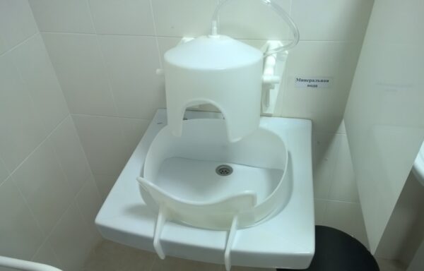 Насадка-каска из полиэтилена для орошения головы мин. водой