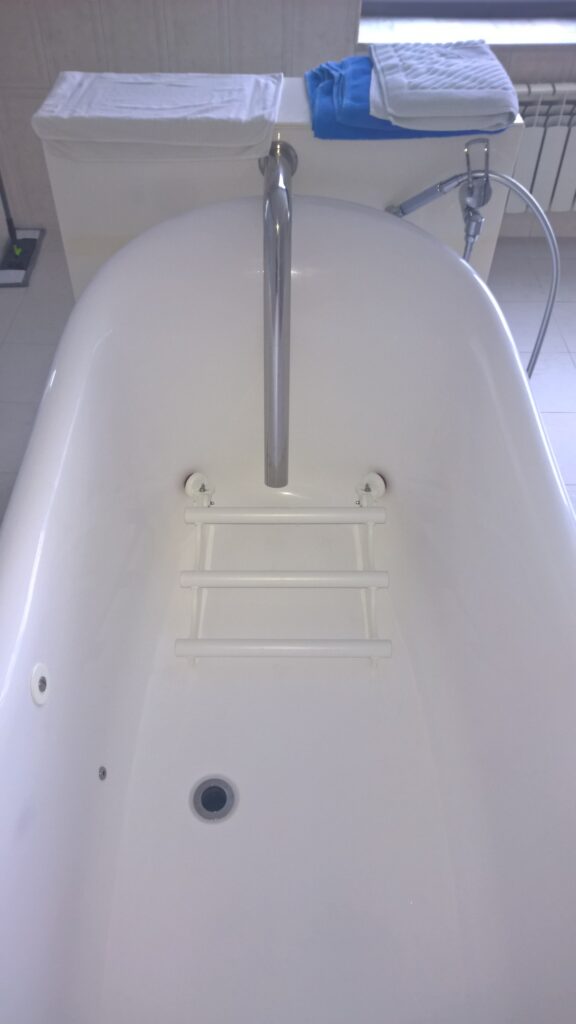 Подставка-упор под ноги в ванну