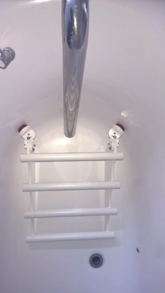 Подставка-упор под ноги в ванну