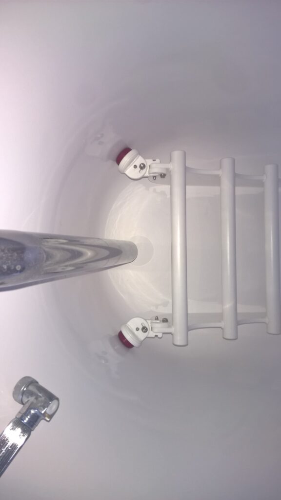 Подставка-упор под ноги в ванну