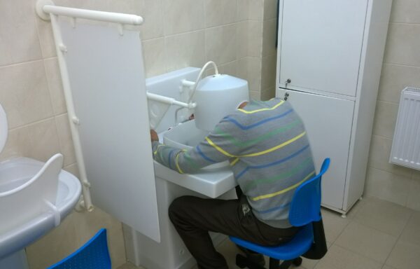 Изделия для орошения головы минеральной водой